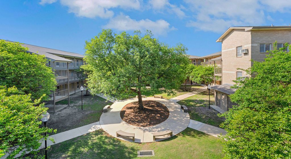 Silvertree Seniors of San Antonio courtyard