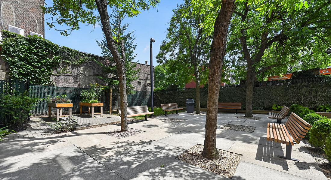 Harbor Hill courtyard