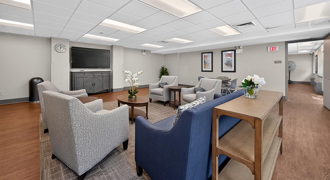 Harbor Hill lounge