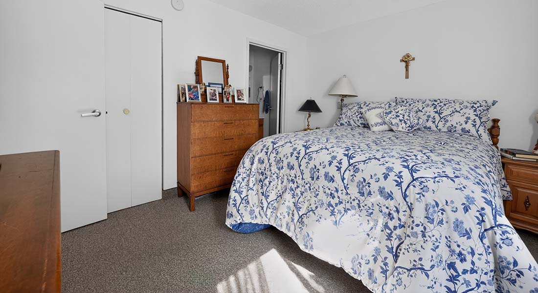 Bet Shalom bedroom