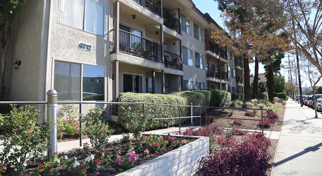 Woodman01 Woodman Manor exterior